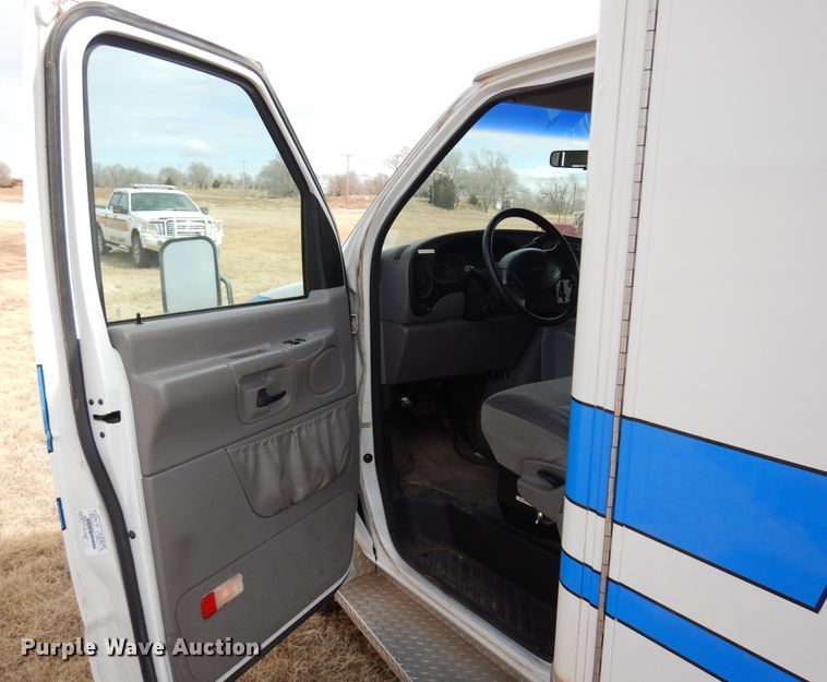 image for item DK4415 1997 Ford E350  ambulance