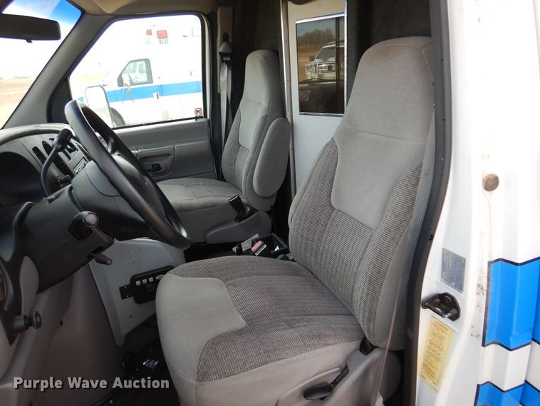 image for item DK4415 1997 Ford E350  ambulance