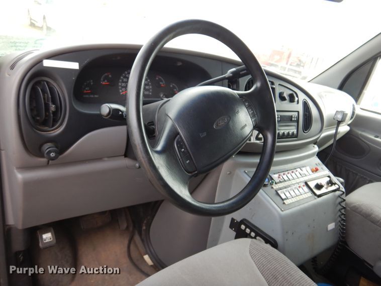 image for item DK4415 1997 Ford E350  ambulance