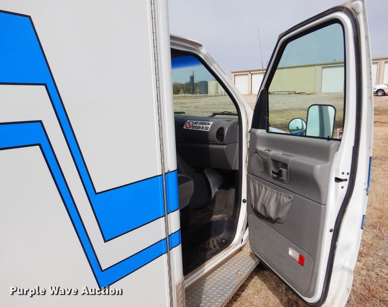 image for item DK4415 1997 Ford E350  ambulance