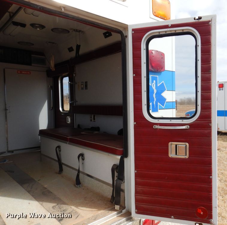 image for item DK4415 1997 Ford E350  ambulance