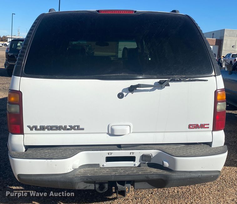 image for item DM8322 2002 GMC Yukon Denali  SUV