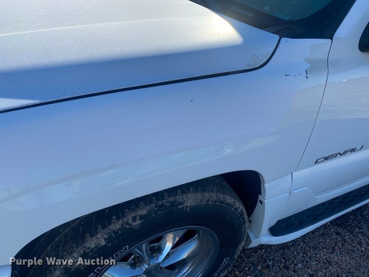 image for item DM8322 2002 GMC Yukon Denali  SUV