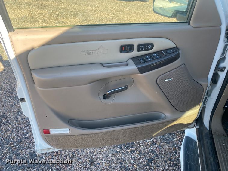 image for item DM8322 2002 GMC Yukon Denali  SUV