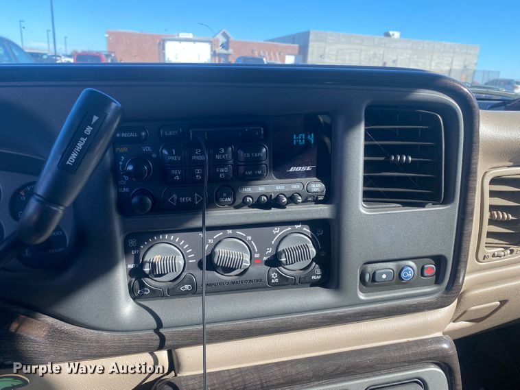 image for item DM8322 2002 GMC Yukon Denali  SUV