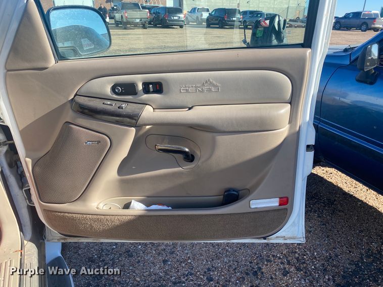 image for item DM8322 2002 GMC Yukon Denali  SUV