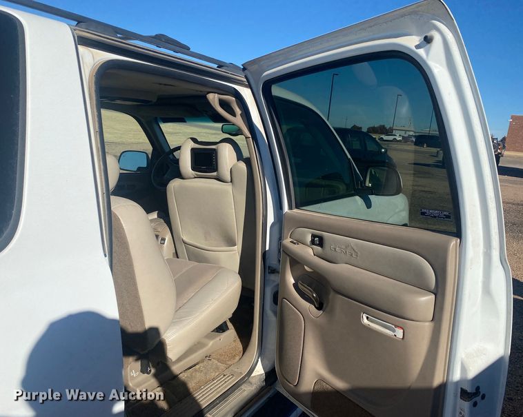 image for item DM8322 2002 GMC Yukon Denali  SUV