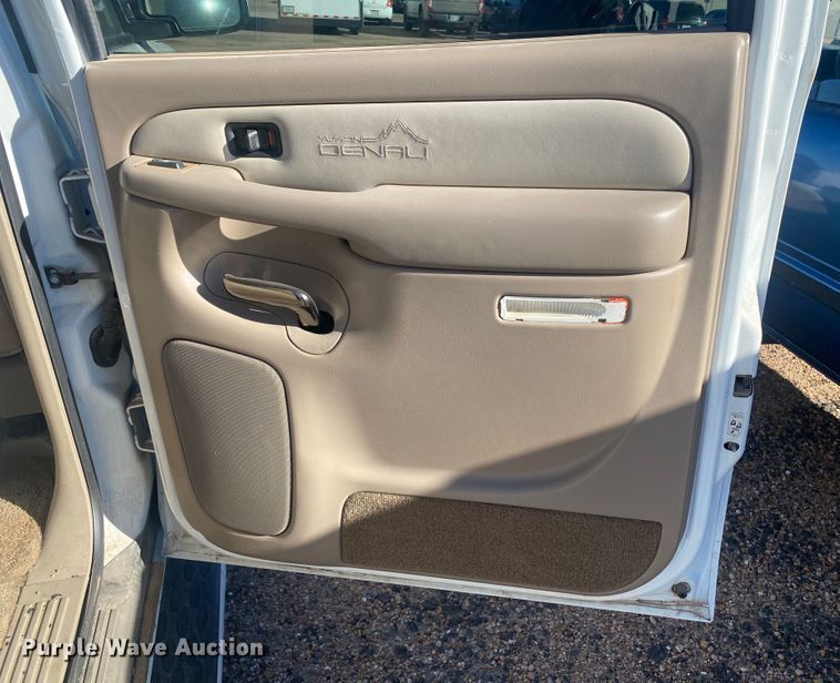 image for item DM8322 2002 GMC Yukon Denali  SUV