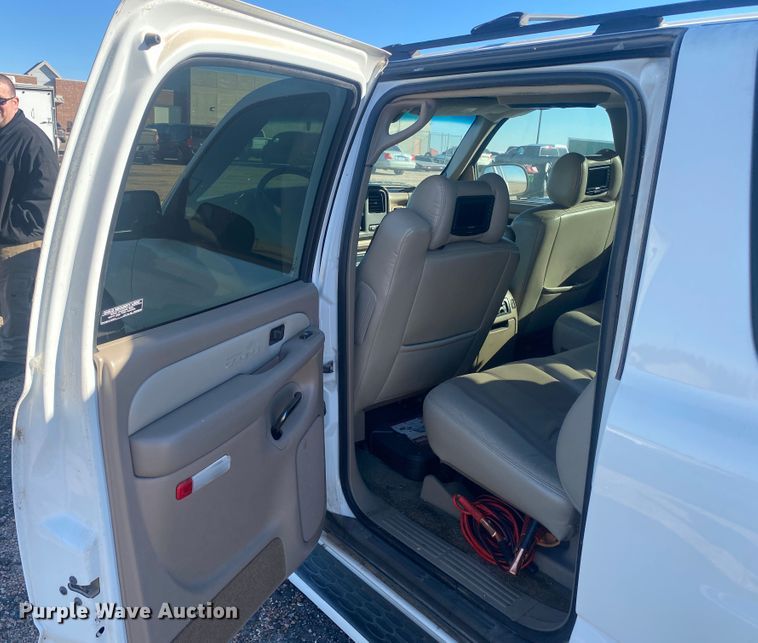 image for item DM8322 2002 GMC Yukon Denali  SUV