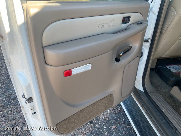 image for item DM8322 2002 GMC Yukon Denali  SUV