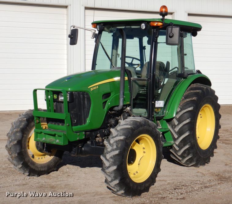 image for item DN1374 2011 John Deere 5093E  MFWD tractor