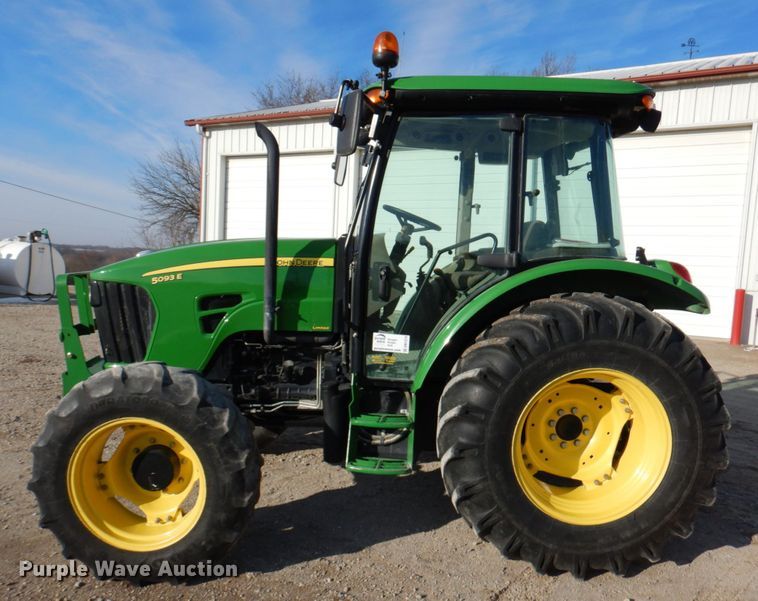 image for item DN1374 2011 John Deere 5093E  MFWD tractor