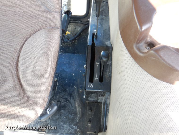 image for item DN1374 2011 John Deere 5093E  MFWD tractor