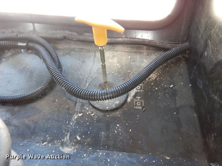 image for item DN1374 2011 John Deere 5093E  MFWD tractor