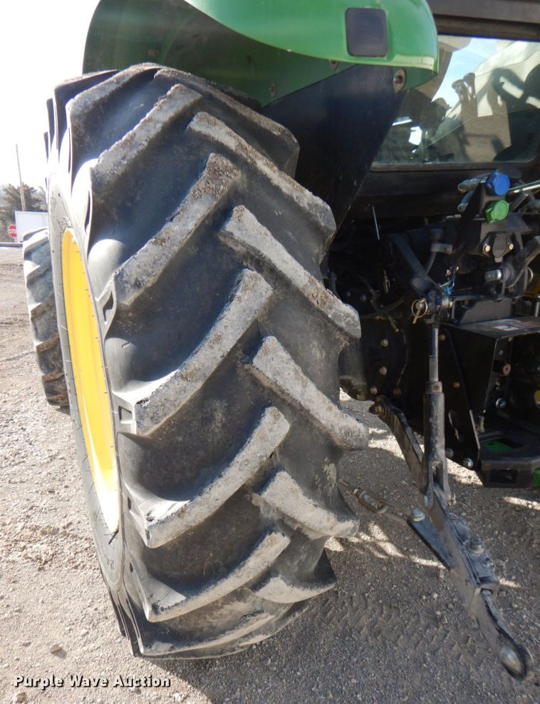 image for item DN1374 2011 John Deere 5093E  MFWD tractor