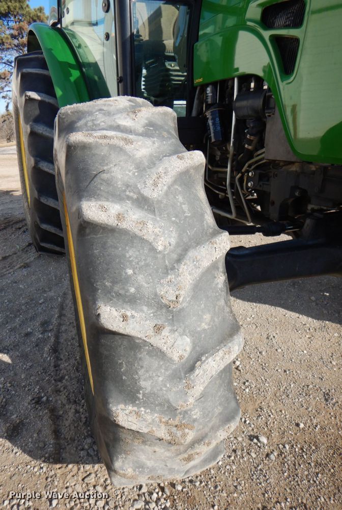 image for item DN1374 2011 John Deere 5093E  MFWD tractor