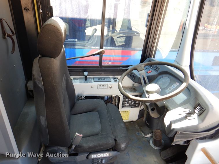 image for item DN1417 2006 Optima  transit bus