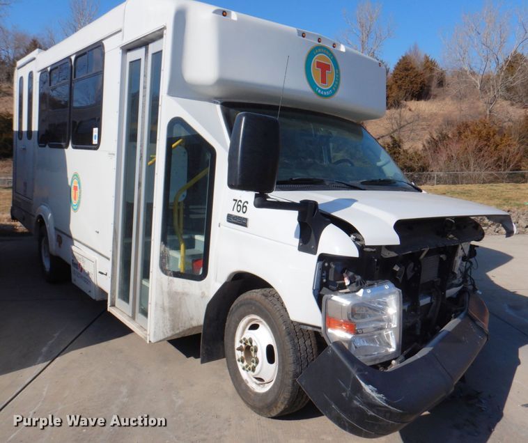 image for item DN1418 2018 Ford E450  shuttle bus