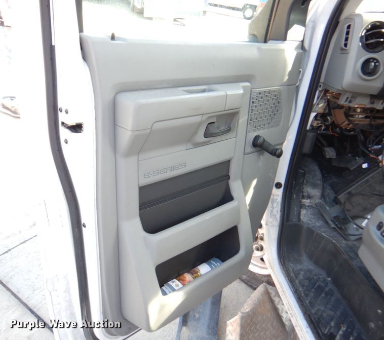 image for item DN1418 2018 Ford E450  shuttle bus