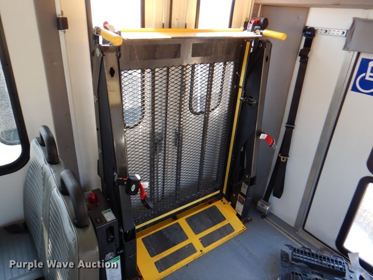 image for item DN1418 2018 Ford E450  shuttle bus