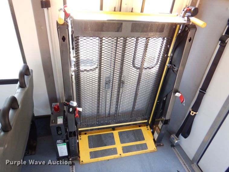 image for item DN1418 2018 Ford E450  shuttle bus