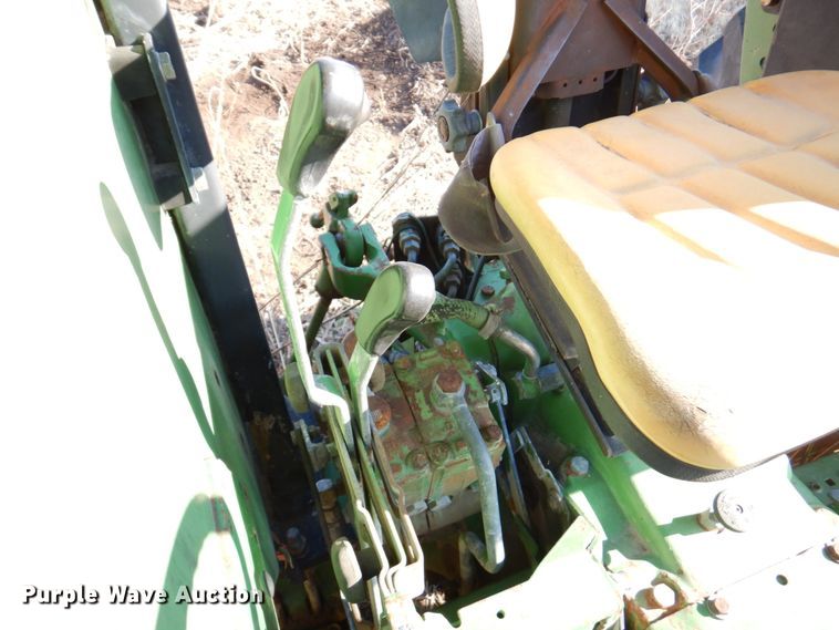 image for item DN1421 1991 John Deere 2555  tractor