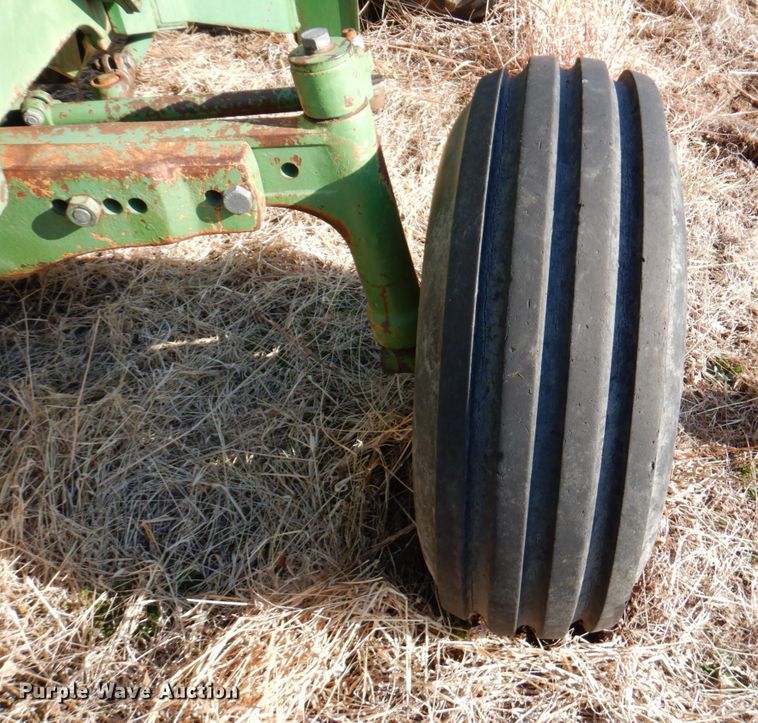 image for item DN1421 1991 John Deere 2555  tractor