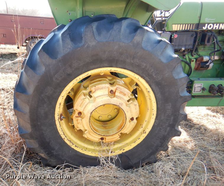 image for item DN1421 1991 John Deere 2555  tractor