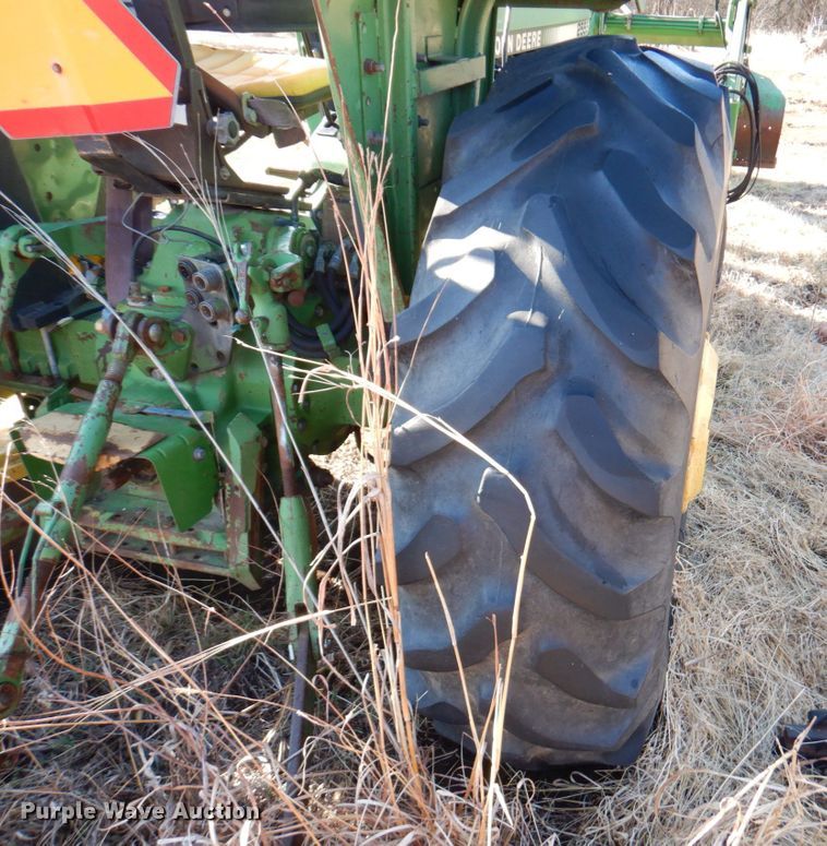 image for item DN1421 1991 John Deere 2555  tractor