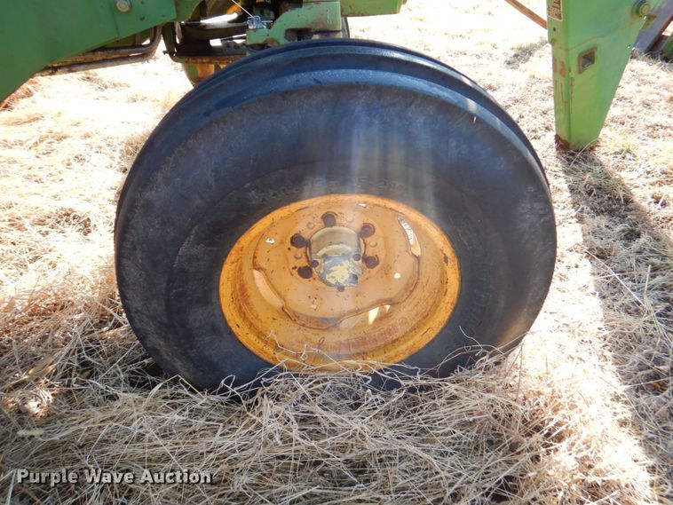 image for item DN1421 1991 John Deere 2555  tractor