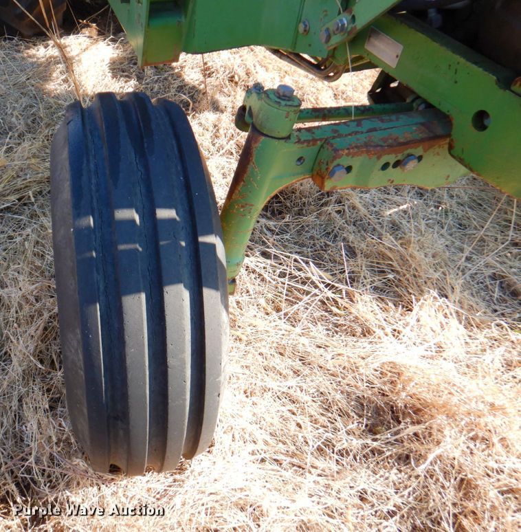 image for item DN1421 1991 John Deere 2555  tractor