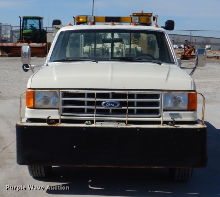 image for item DN7270 1991 Ford F450  tow truck