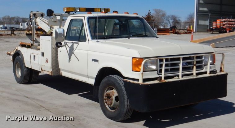 image for item DN7270 1991 Ford F450  tow truck