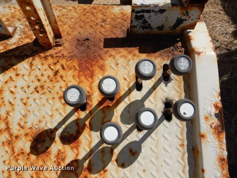 image for item DN7270 1991 Ford F450  tow truck