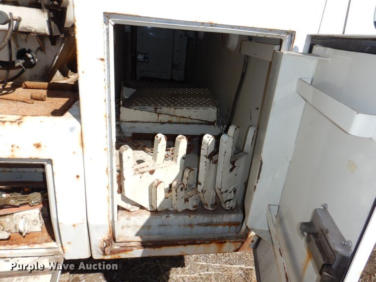 image for item DN7270 1991 Ford F450  tow truck