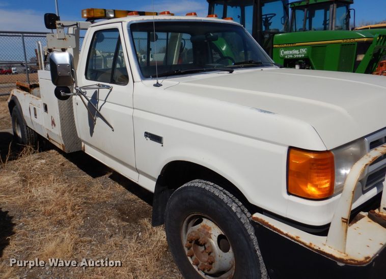 image for item DN7270 1991 Ford F450  tow truck