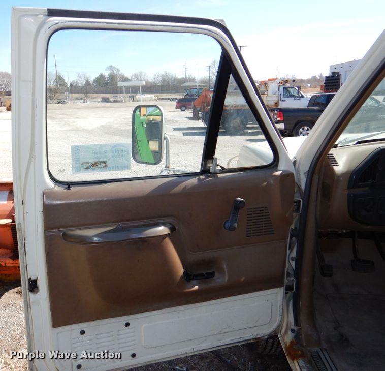 image for item DN7270 1991 Ford F450  tow truck