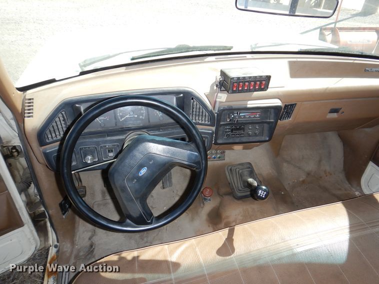 image for item DN7270 1991 Ford F450  tow truck