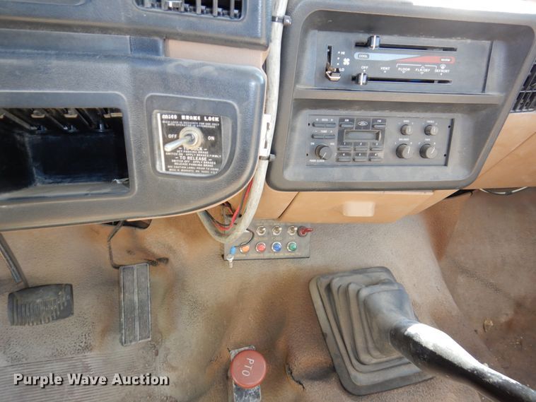 image for item DN7270 1991 Ford F450  tow truck