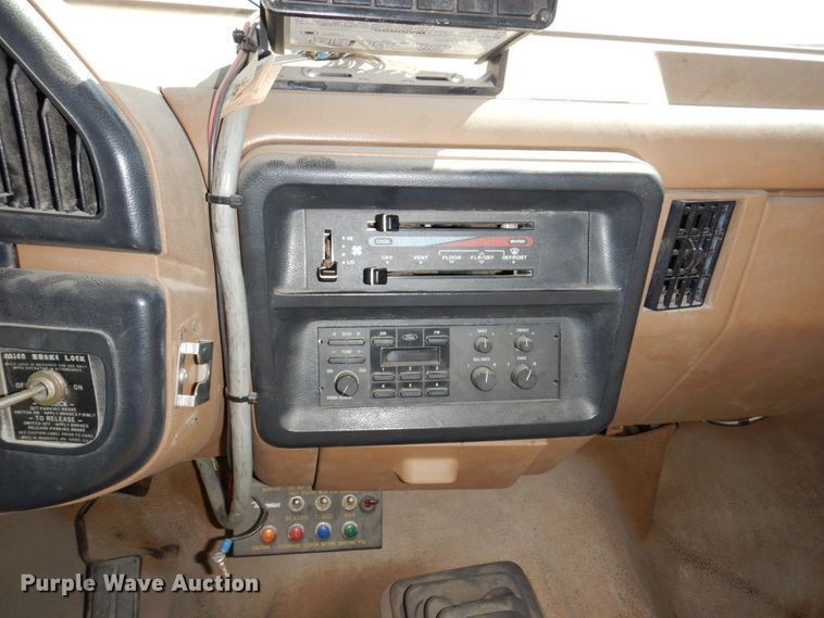 image for item DN7270 1991 Ford F450  tow truck