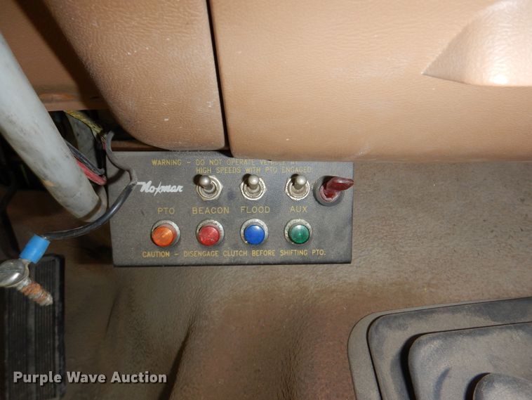 image for item DN7270 1991 Ford F450  tow truck