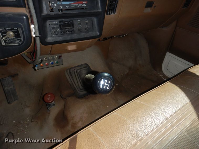 image for item DN7270 1991 Ford F450  tow truck