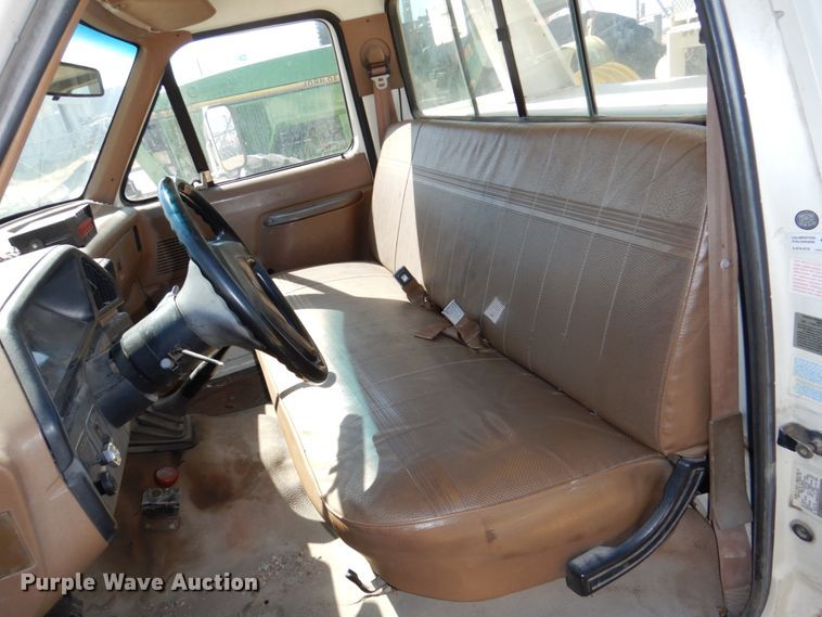 image for item DN7270 1991 Ford F450  tow truck