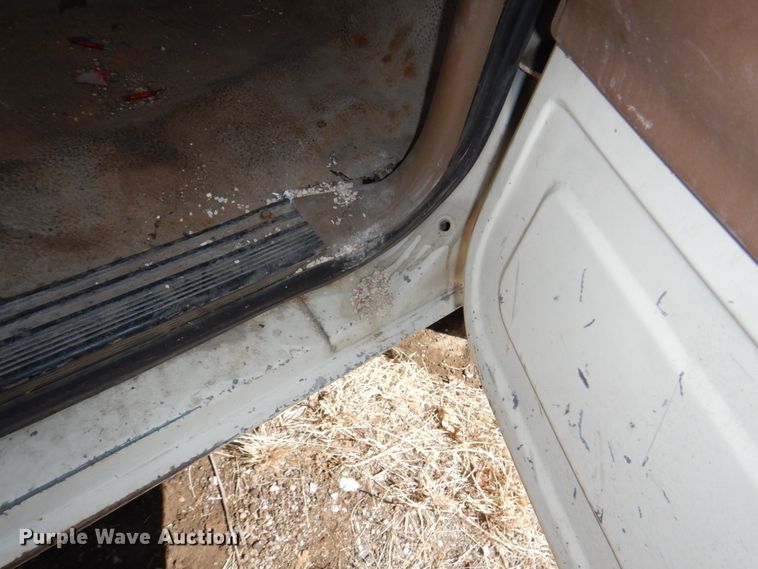 image for item DN7270 1991 Ford F450  tow truck