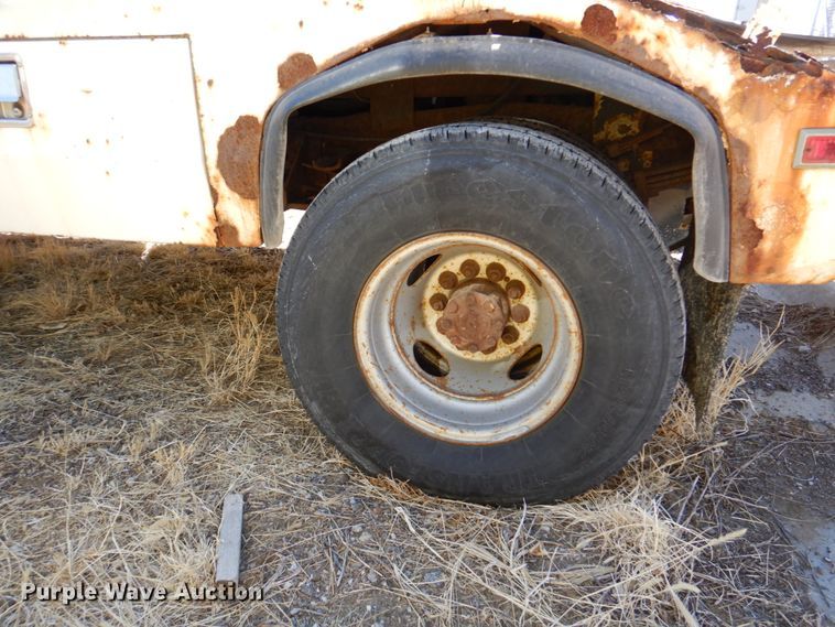 image for item DN7270 1991 Ford F450  tow truck