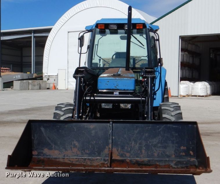 image for item DN7271 1995 New Holland 5640  tractor