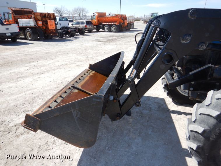 image for item DN7271 1995 New Holland 5640  tractor