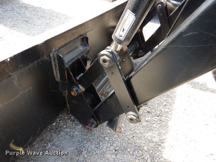 image for item DN7271 1995 New Holland 5640  tractor