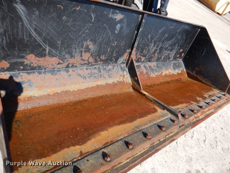 image for item DN7271 1995 New Holland 5640  tractor