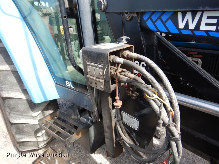 image for item DN7271 1995 New Holland 5640  tractor